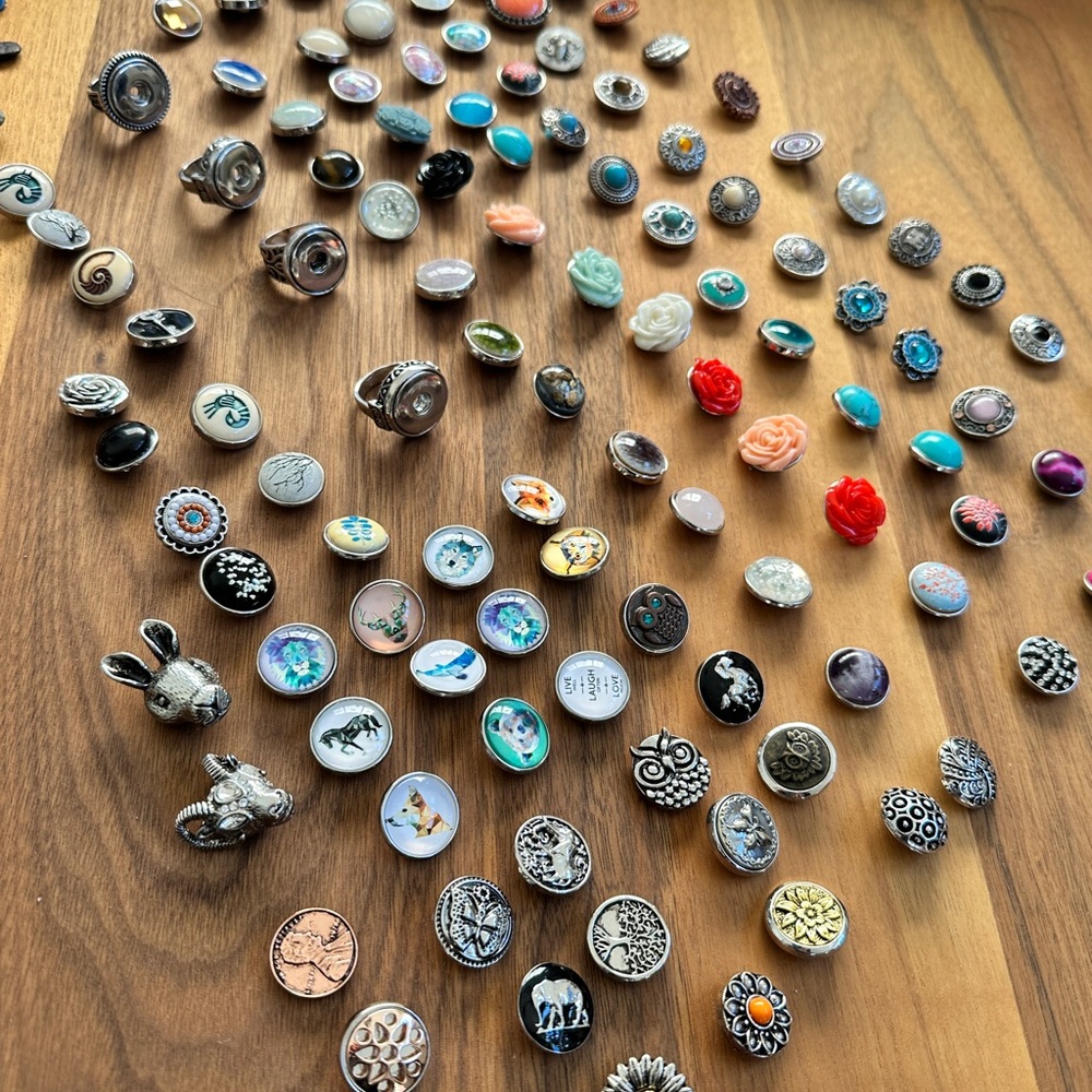Stylish Multi-Color Button Bracelet Set - Picture 8 of 16